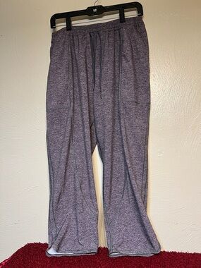 Lululemon Final Play Crop pants size 10 Heather Gray